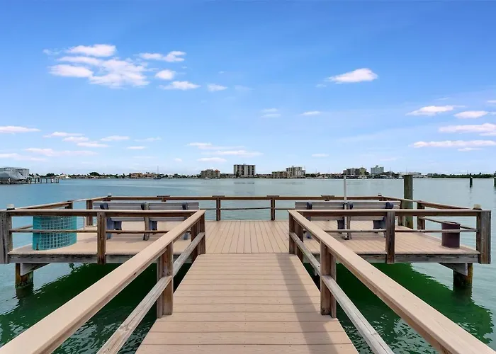 Waterfront Corner Heated Pool Near Apartment