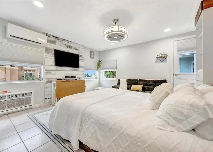 Apartment Waterfront Corner Heated Pool Near