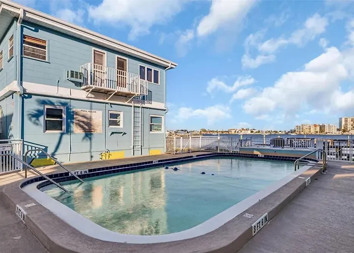 Waterfront Corner Heated Pool Near Appartement