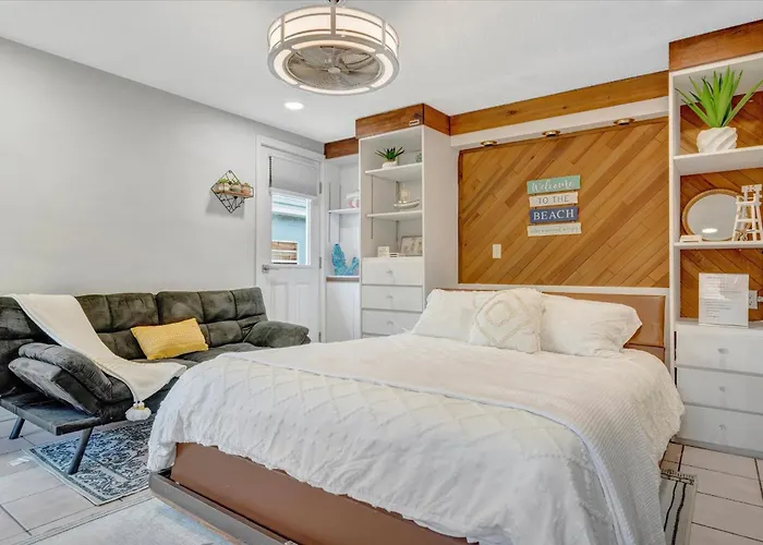 Apartment Waterfront Corner Heated Pool Near